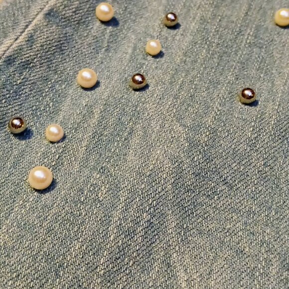 Maurices Blue Denim Capris w/Pearl & Silver Accents Women's Sz 13/14 Frayed Hem - Picture 11 of 16